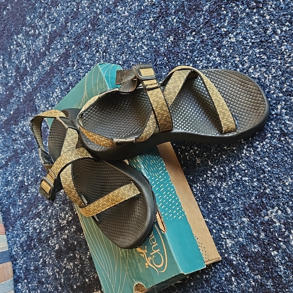 Women's Chaco sz 7 wide
